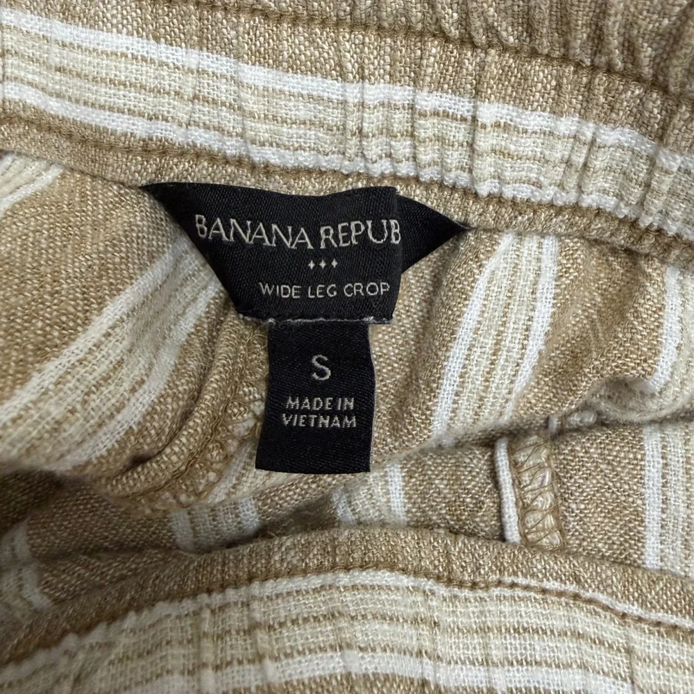 Banana Republic brand banana